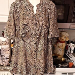 l Catherines  Geometric Print Blouse Size 4X. EUC